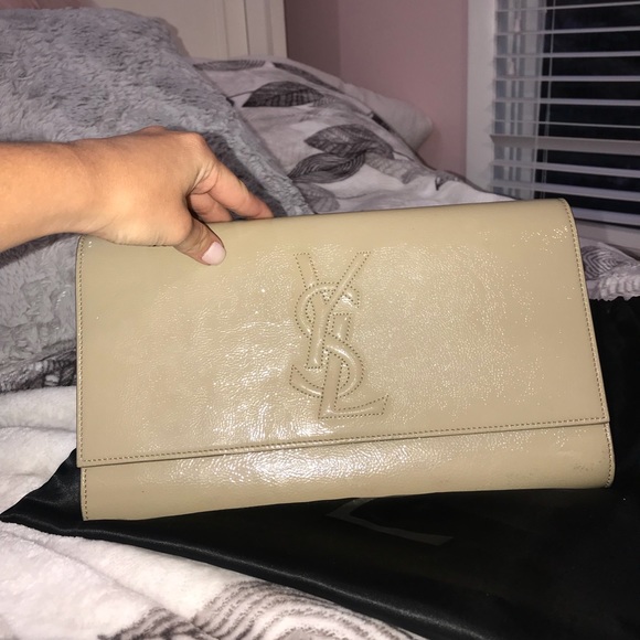Yves Saint Laurent Handbags - Yves Saint Laurent Beige Patent Leather Clutch